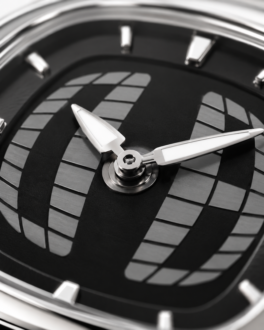 SQUARE MIDNIGHT – dial close-up